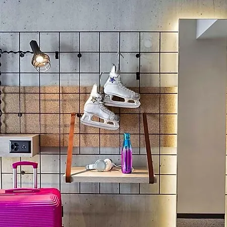 Moxy Szálloda 3*