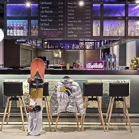 Moxy 3*