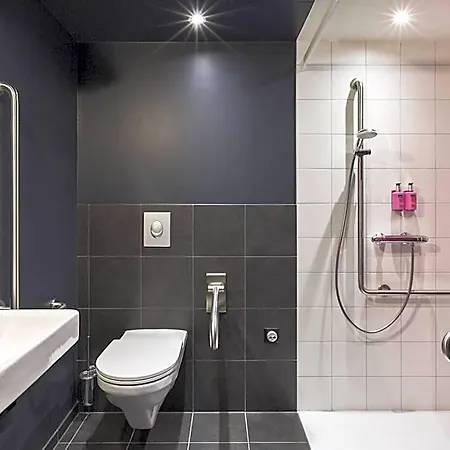 Moxy Szálloda 3*