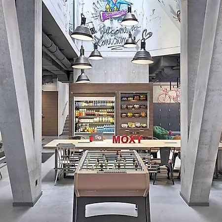 Moxy 3*