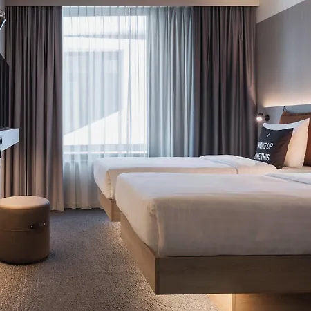 Hotel Moxy 3*