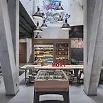 Moxy Ξενοδοχείο 3*