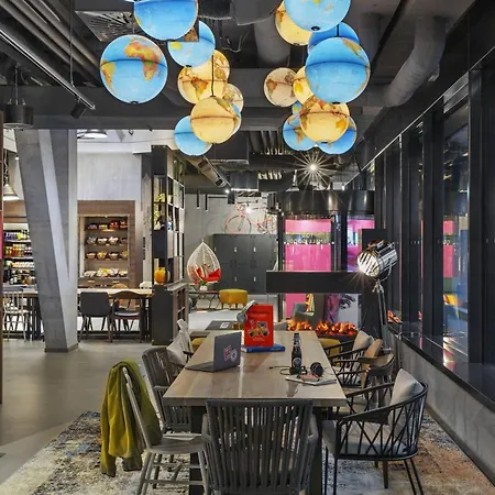 Moxy 3*